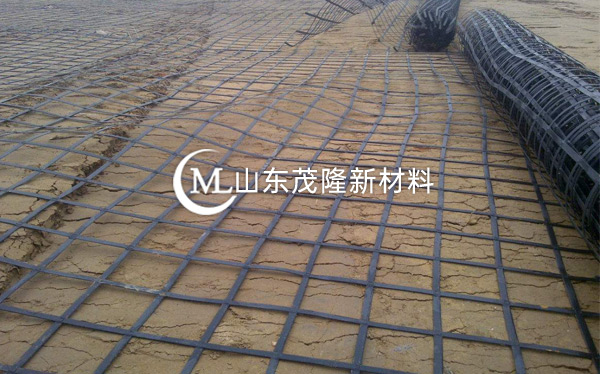 《石安高速改擴(kuò)建》鋼塑土工格柵施工