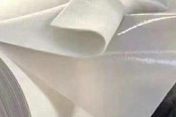 復合土工膜的鋪設方法: 布在上還是膜在上？  第1張