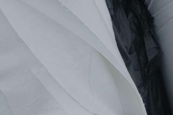 復合土工膜的鋪設方法: 布在上還是膜在上？  第2張