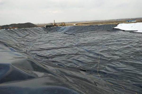 在水產養殖中怎么鋪設土工膜呢？  第2張