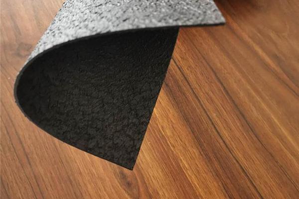 糙面土工膜在陡坡防滲工程中的關鍵作用  第1張