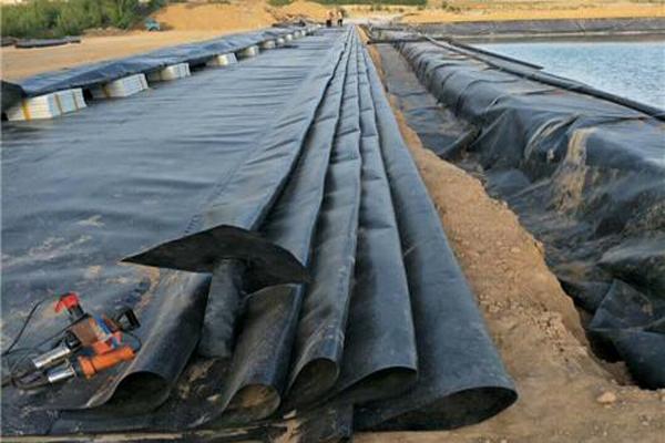 復(fù)合土工膜和土工膜的區(qū)別是什么  第2張