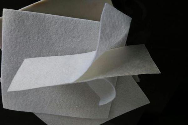 復(fù)合土工膜可以用鋼釘固定嗎  第2張