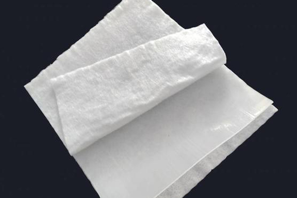 復(fù)合土工膜與傳統(tǒng)防滲材料的區(qū)別  第2張